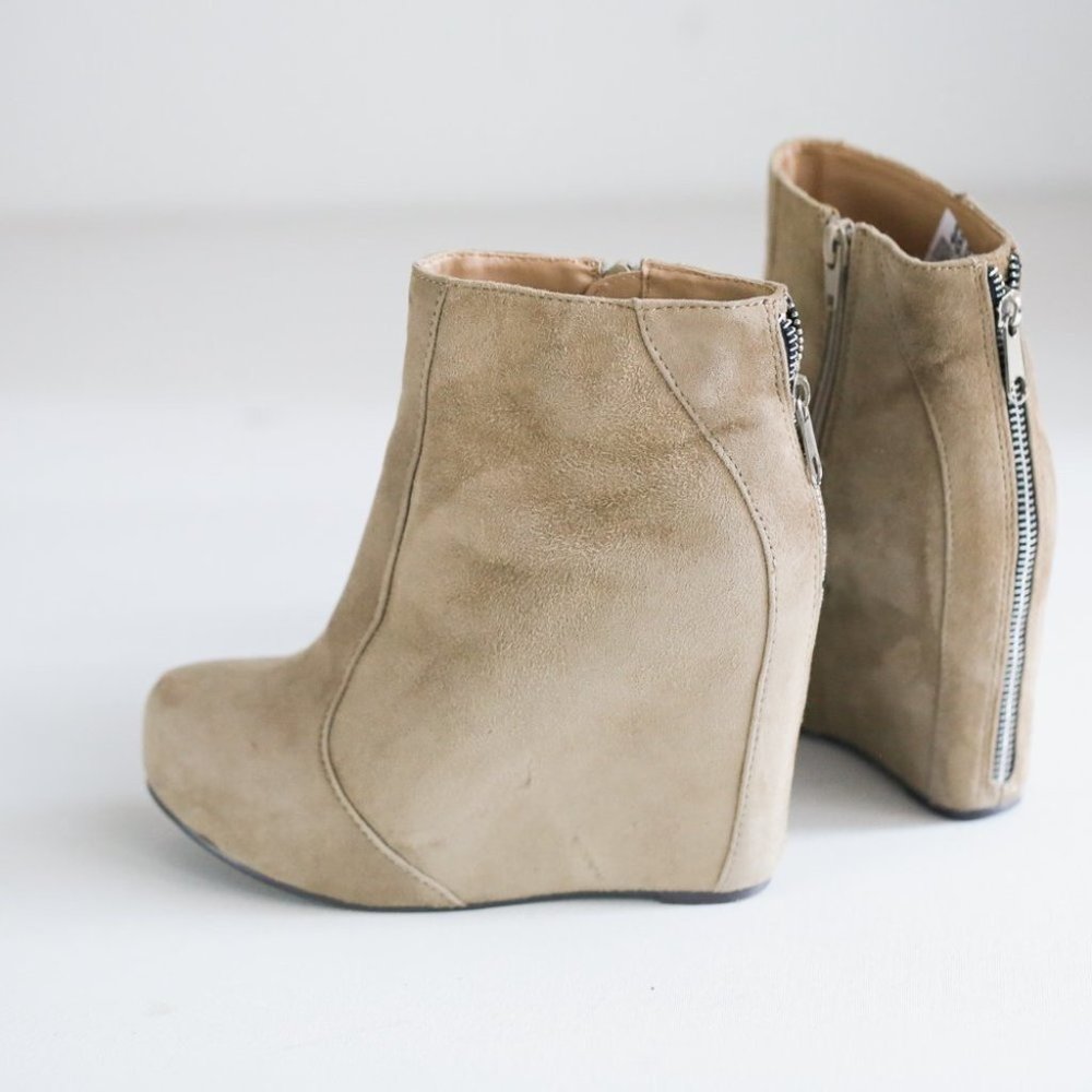 Jeffrey Campbell  Havana Nude Beige Suede Zipper Detail Platform Wedges
